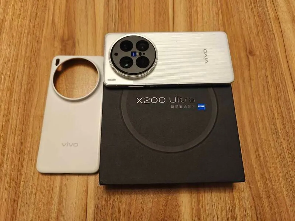 Vivo X200 Ultra 256gb White, in excellent condition, the beast of phone. - Image 2