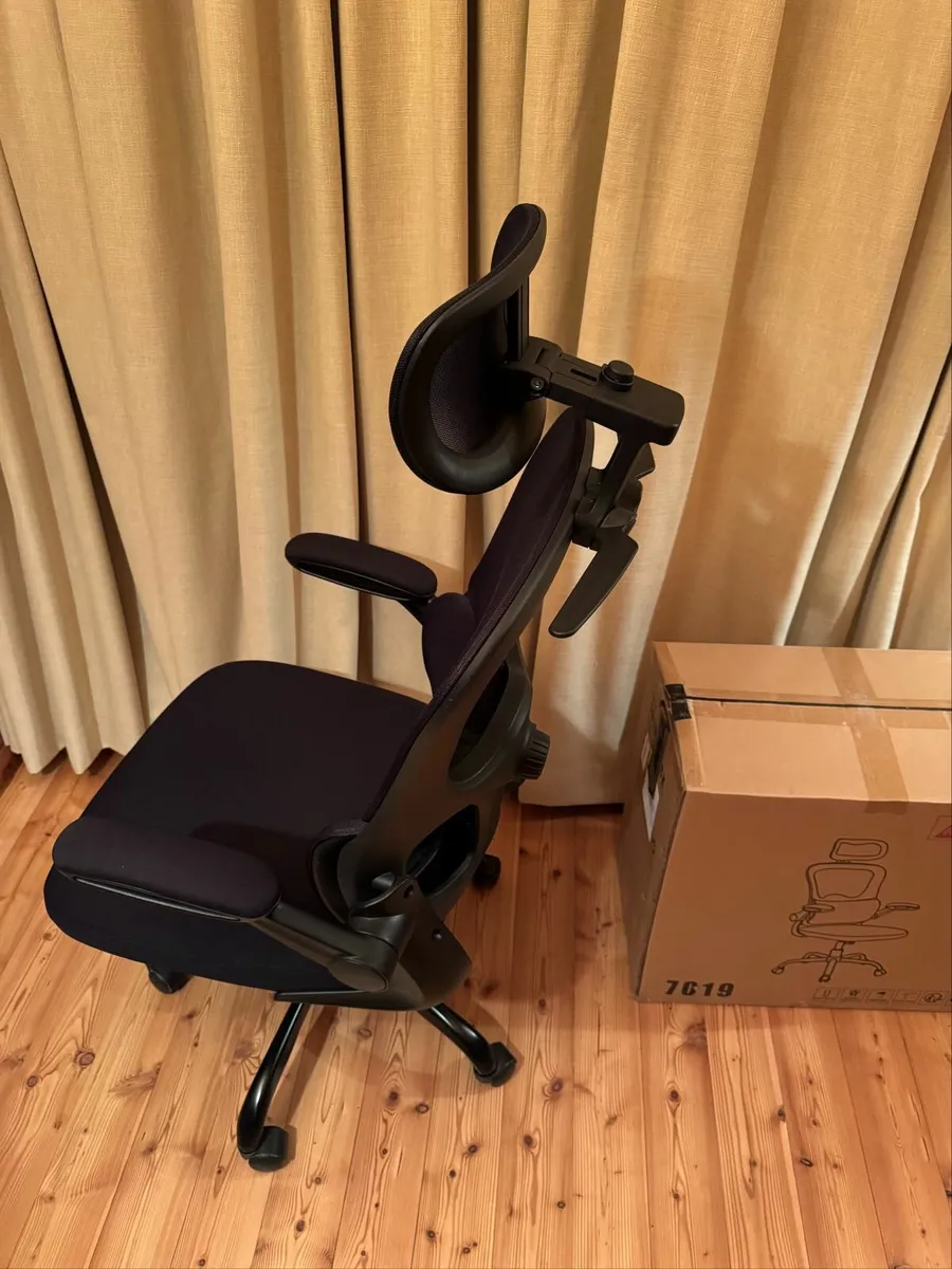 Ergonomic Mesh Office Chair - Like New - Image 4