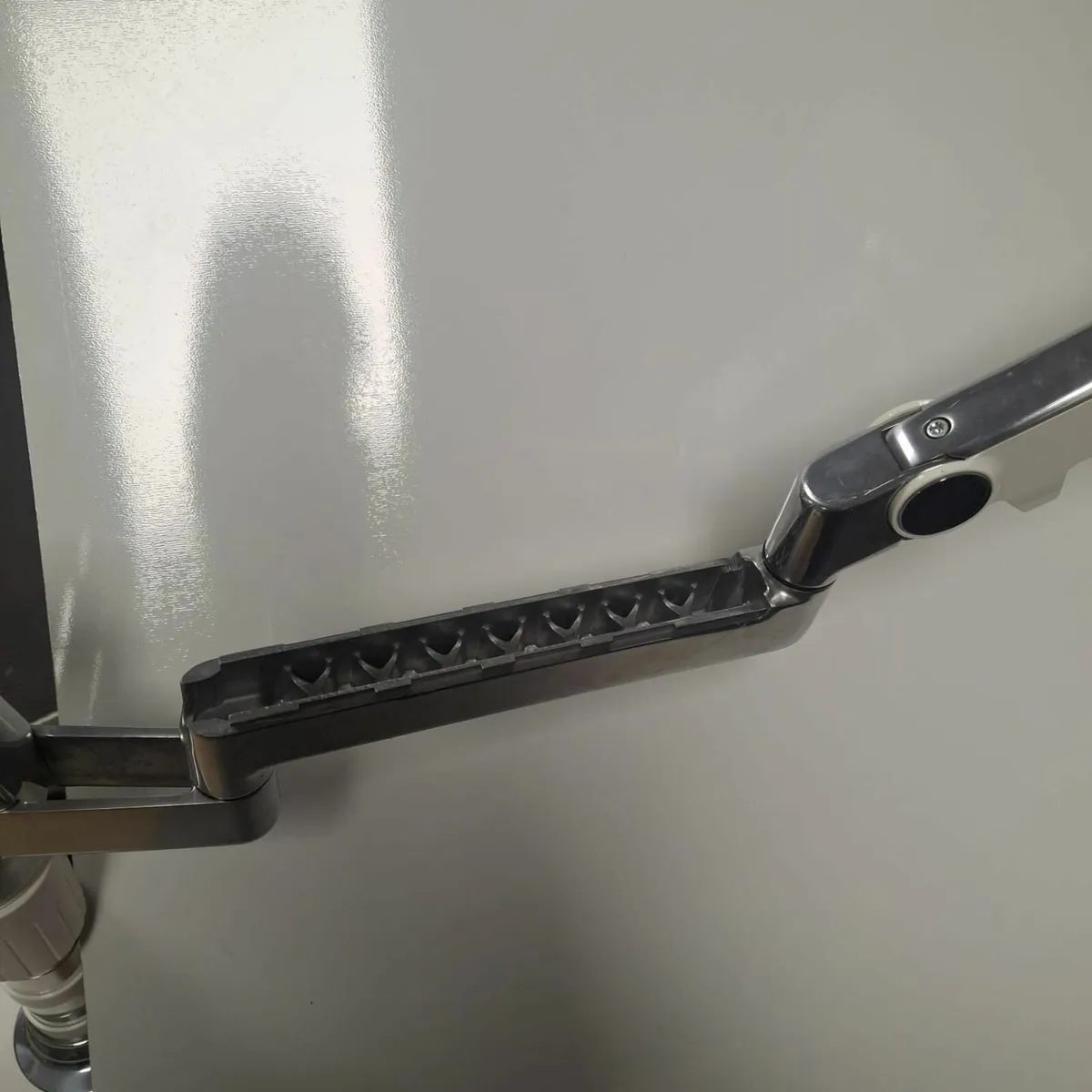 Humanscale M-Flex Dual Monitor Arm (White) Add-Ons - Image 2