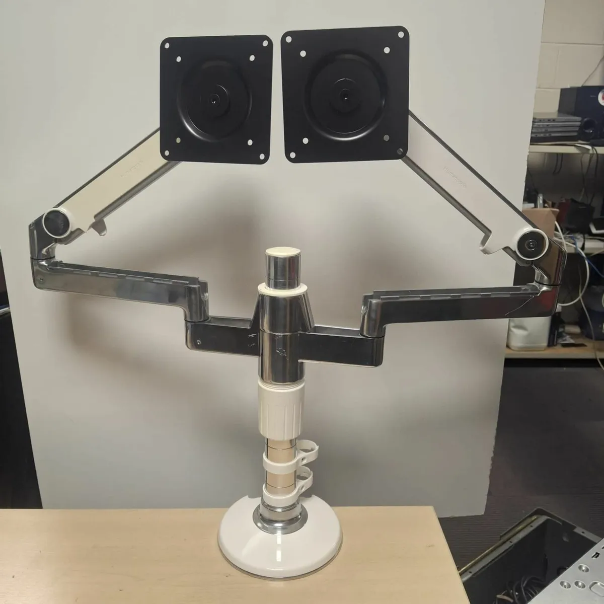 Humanscale M-Flex Dual Monitor Arm (White) Add-Ons - Image 3