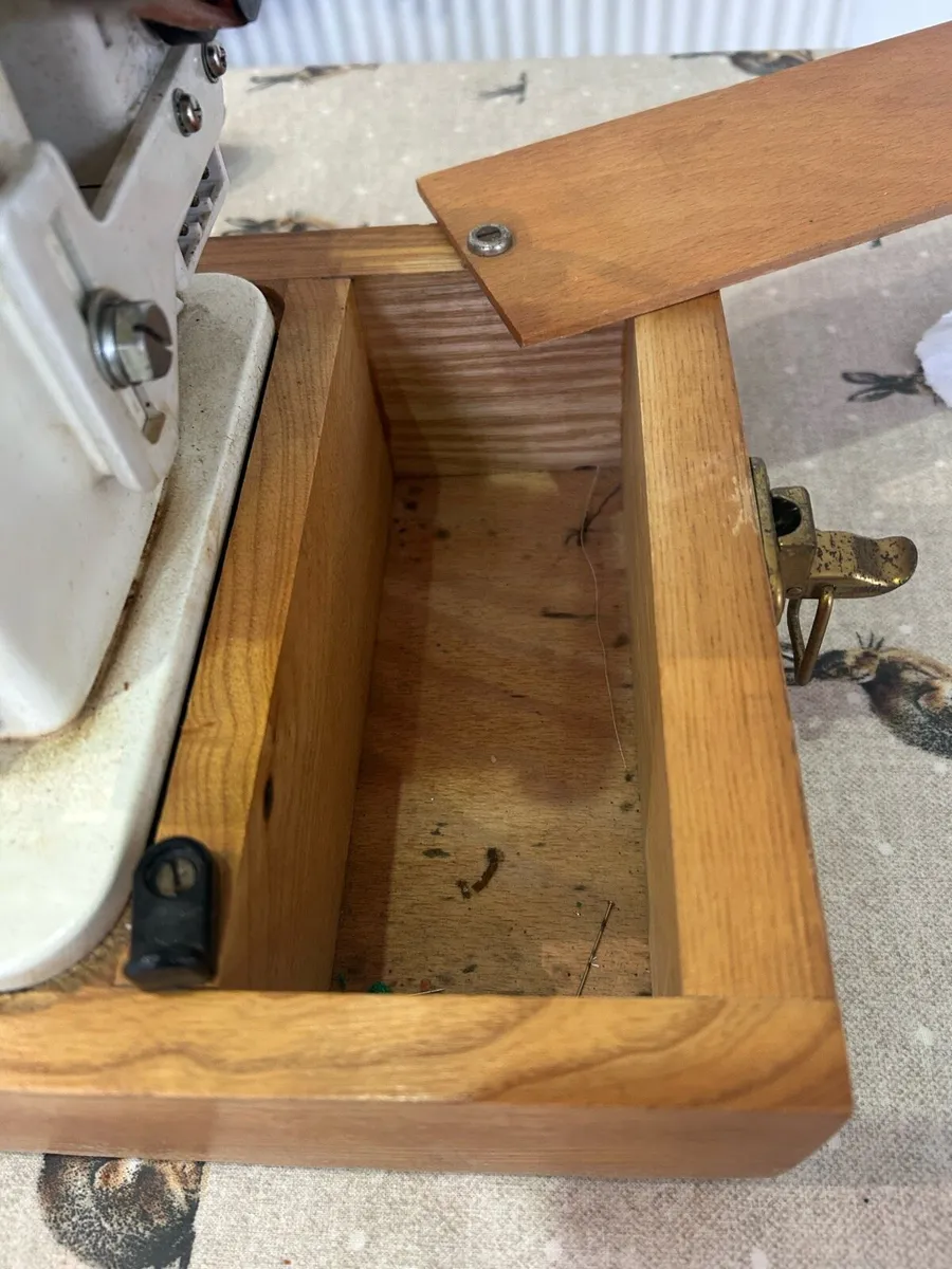 Sewing Machine - Image 4