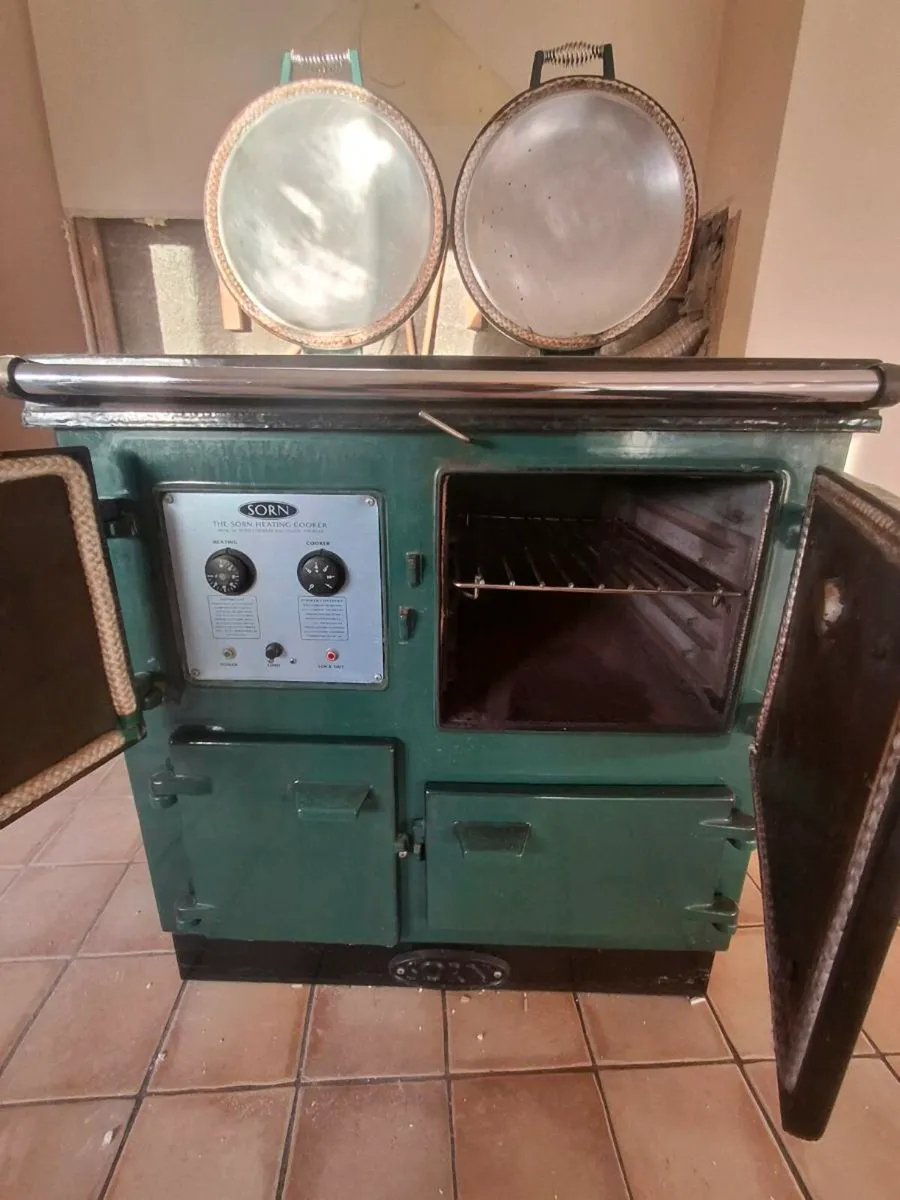 Oil fired central heating range - Image 2