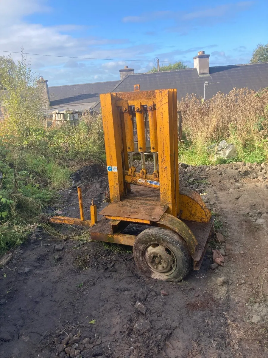 Stone guillotine - Image 2