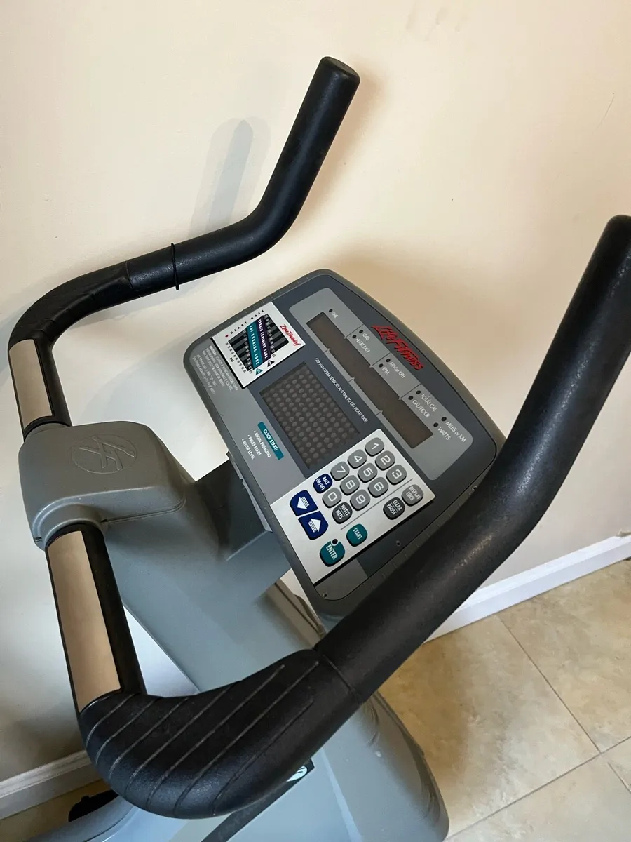 Life fitness exercise bike - Image 4