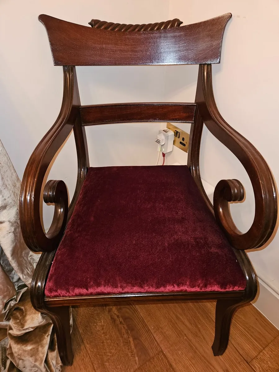 Antique Mahogany Dining Table (8ft) with chairs - Image 3