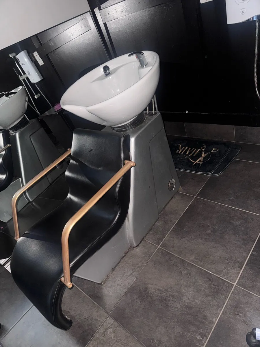 Salon furniture - Image 2