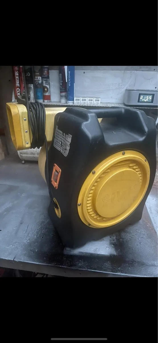 Bouncy Castle Blowers - Image 4