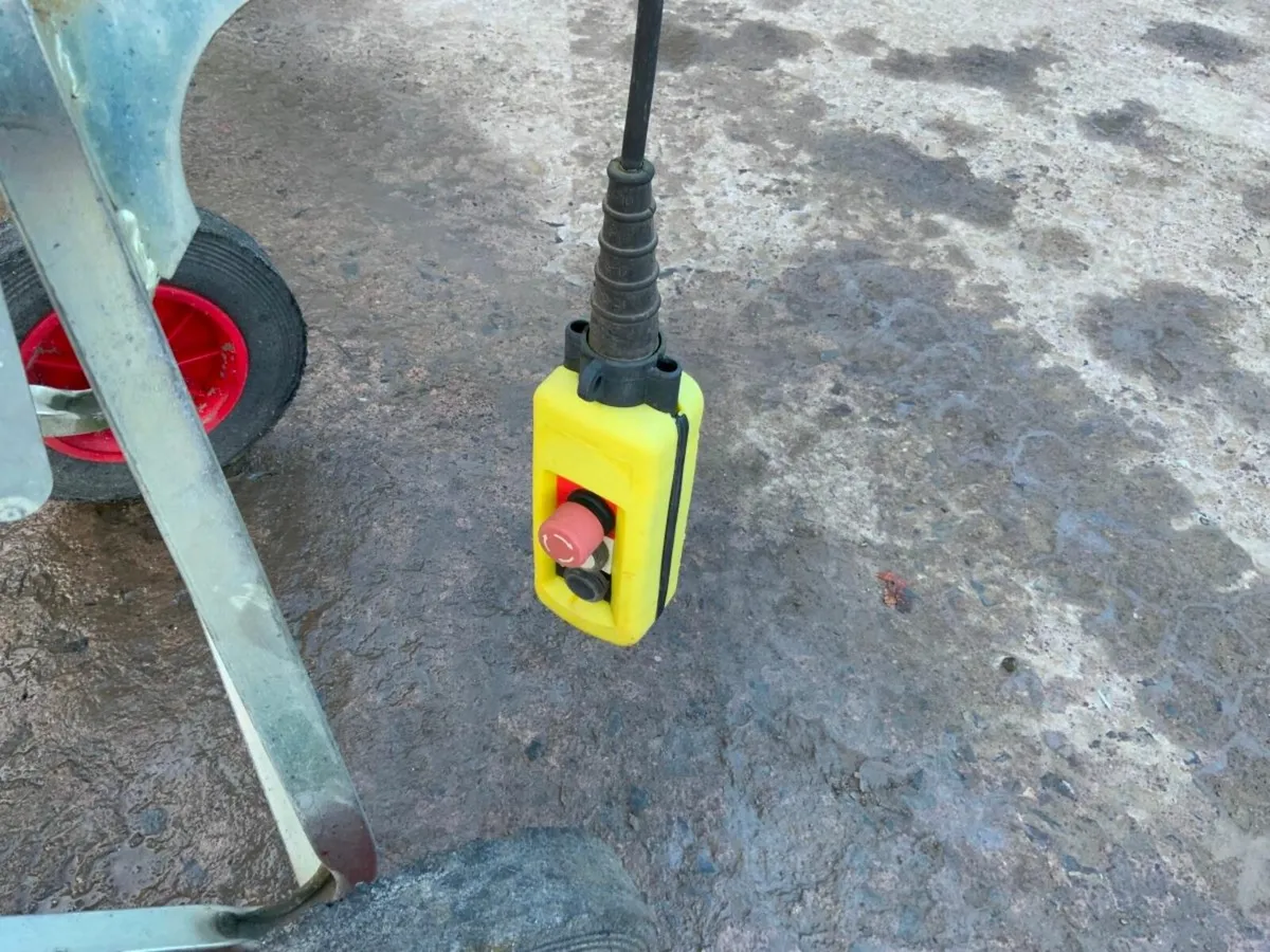 2017 BUMPA MATERIAL HOIST - Image 3