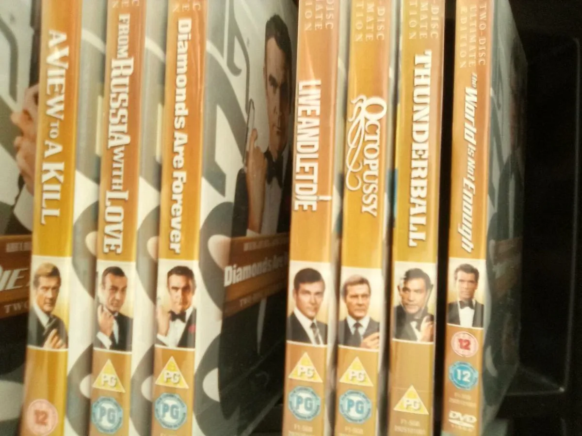 20.  JAMES. BOND.  D.V.D.S.  IN.  DISPLAY.  CASE - Image 3