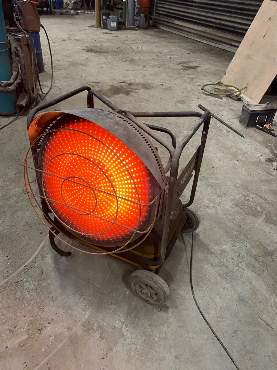 Kerosene space heater - Image 1