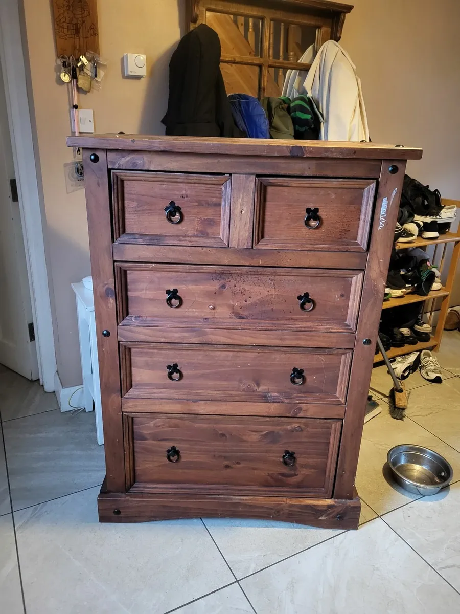 Chest of drawers