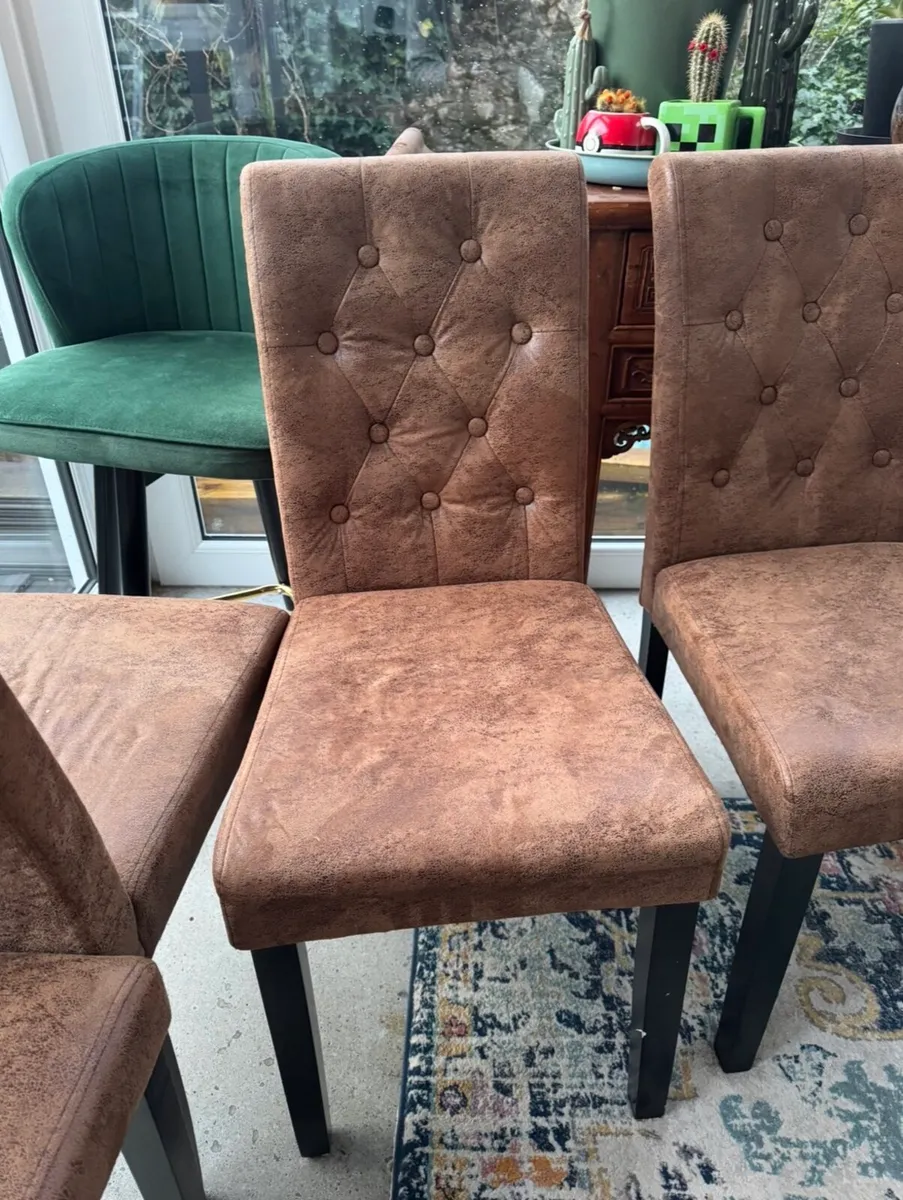 7 Dining Chairs - Image 1