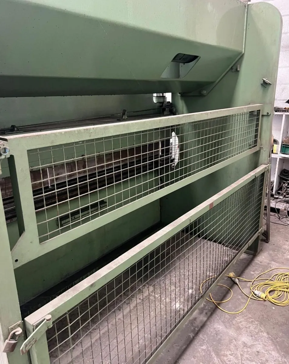 Pearson 150 ton x 3mtr Press Brake - Image 2
