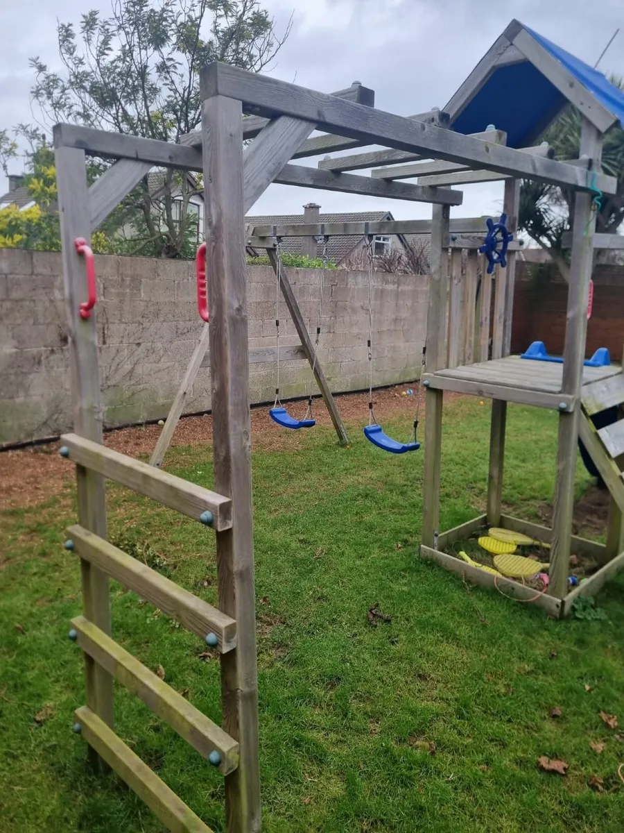 Swing set - Image 1