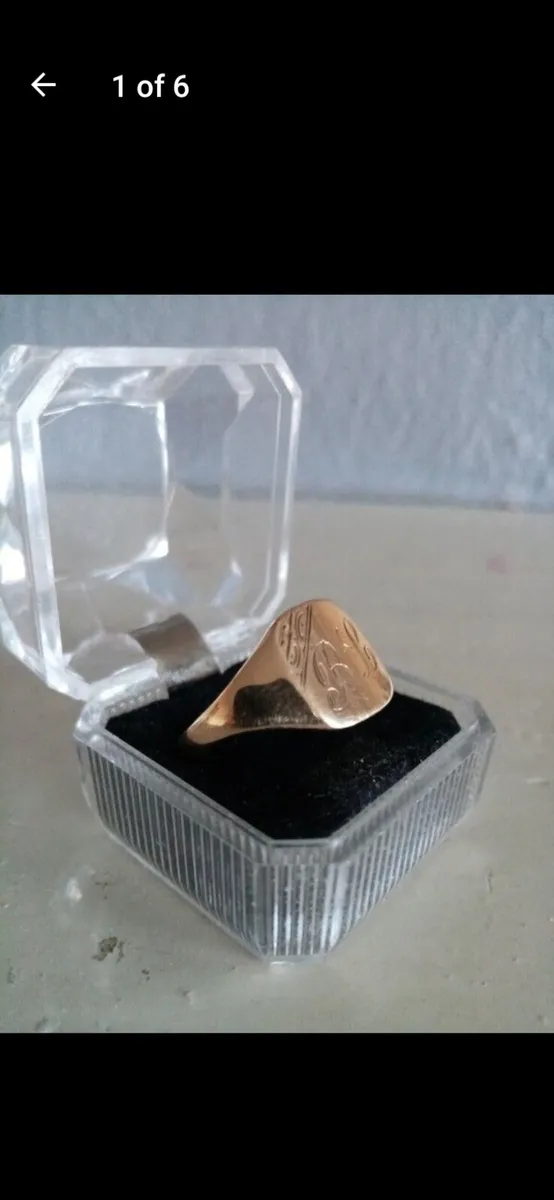 Men's 9ct Solid Gold Signet Ring - Image 1