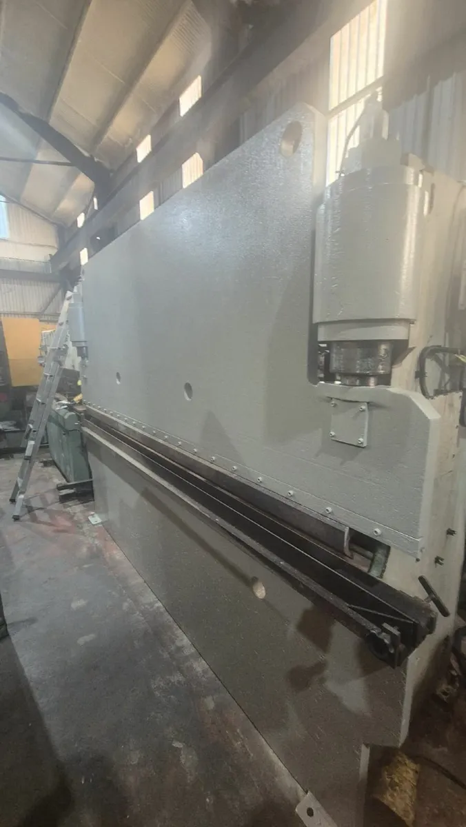 Omag 100 ton x 3Mtr Press Brake - Image 2