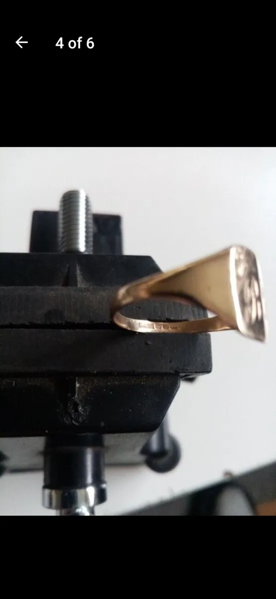 Men's 9ct Solid Gold Signet Ring - Image 4