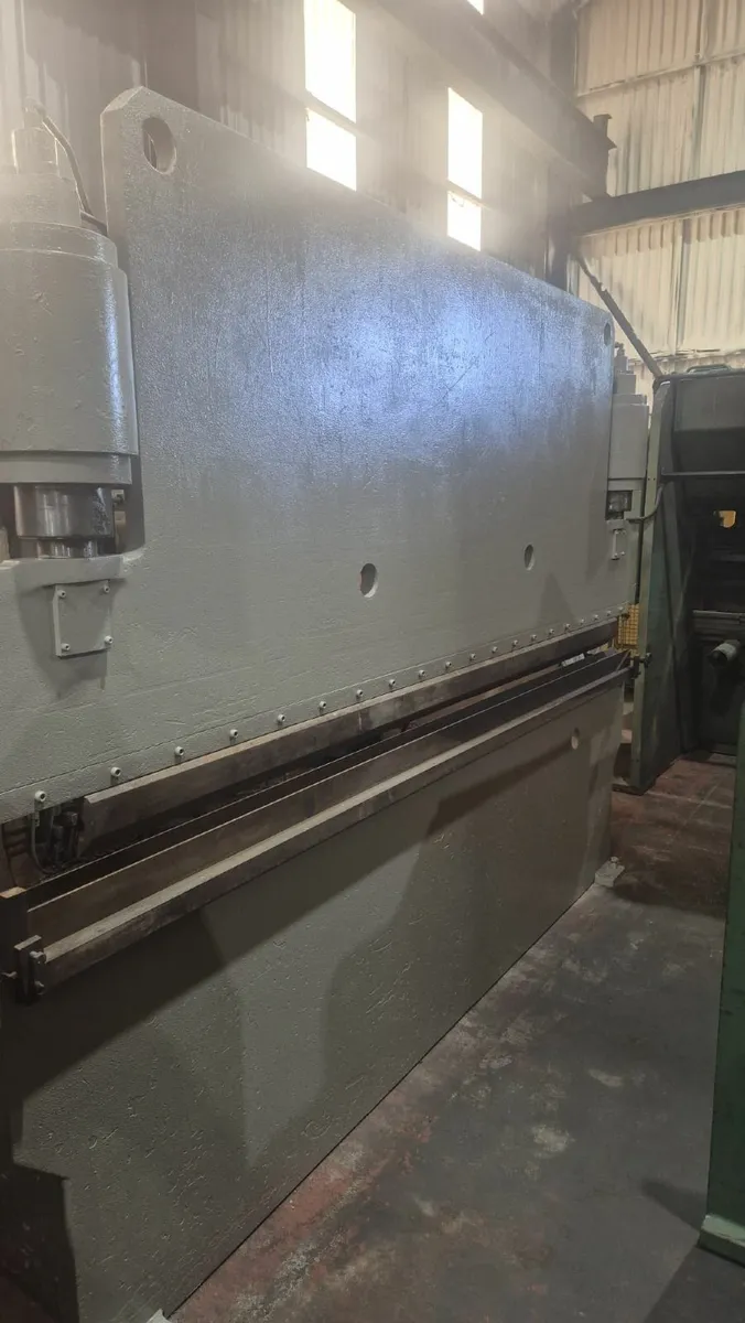 Omag 100 ton x 3Mtr Press Brake - Image 1