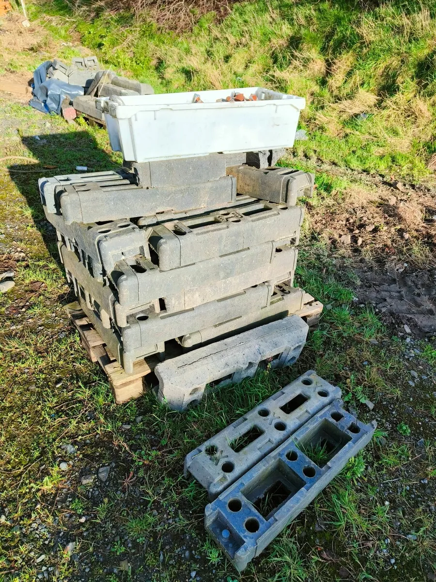 Temporary Herras Fencing Feet & Clips for Sale - Image 2