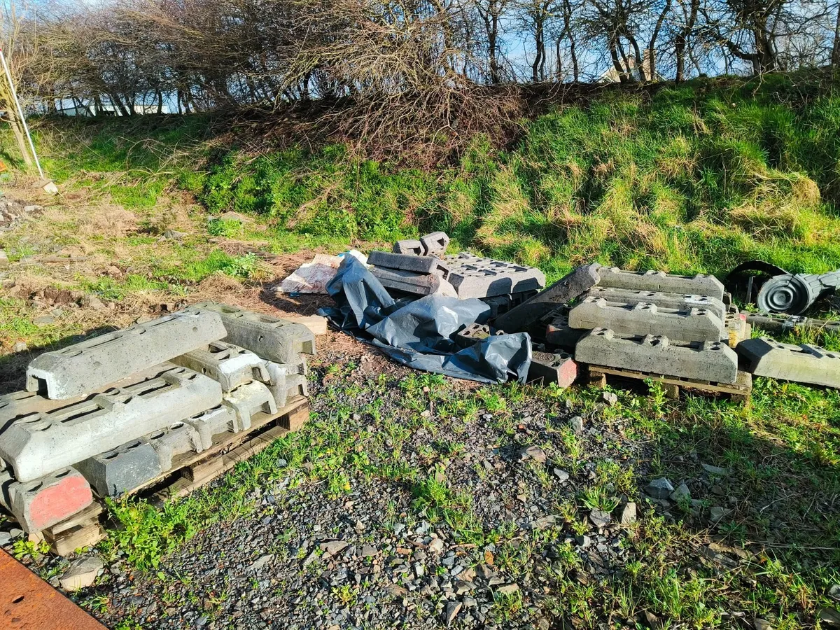 Temporary Herras Fencing Feet & Clips for Sale - Image 3