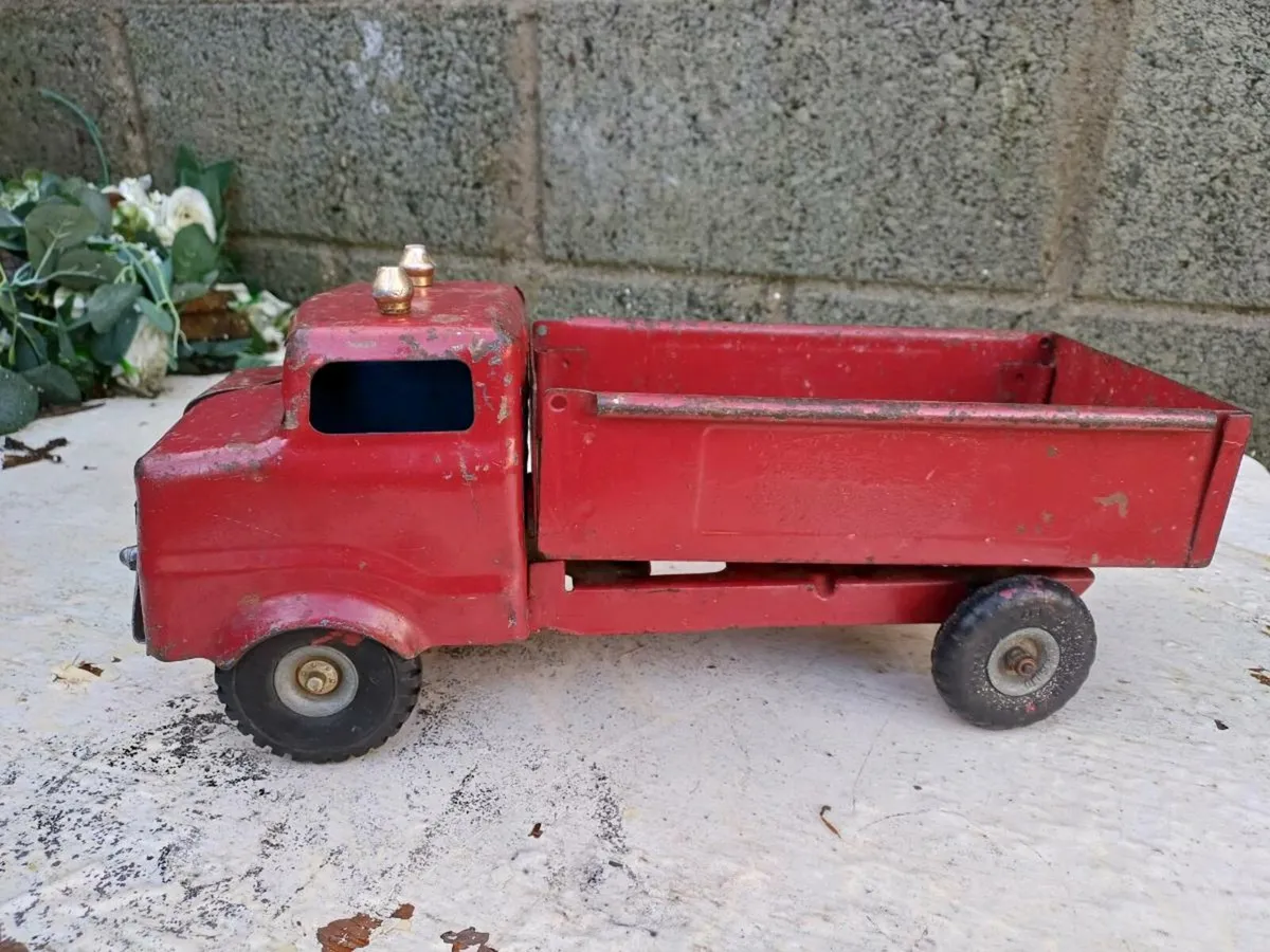 1940's Tri-ang Metal Truck - Image 1