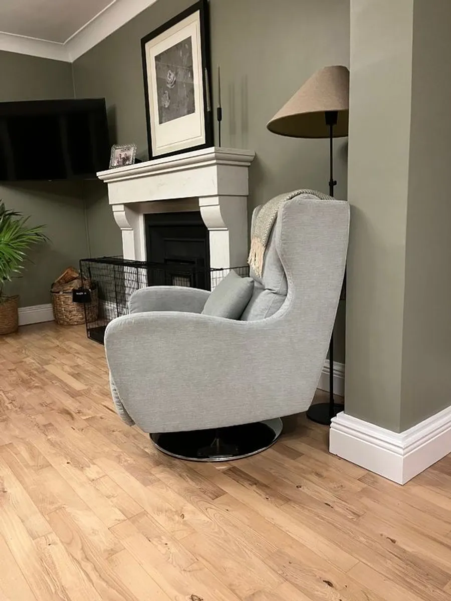 Swivel Armchair - Image 2