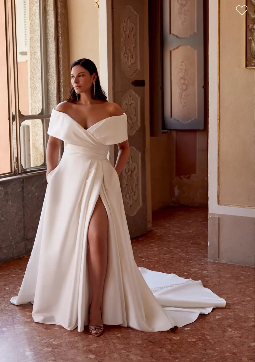 Wedding dress - Image 1