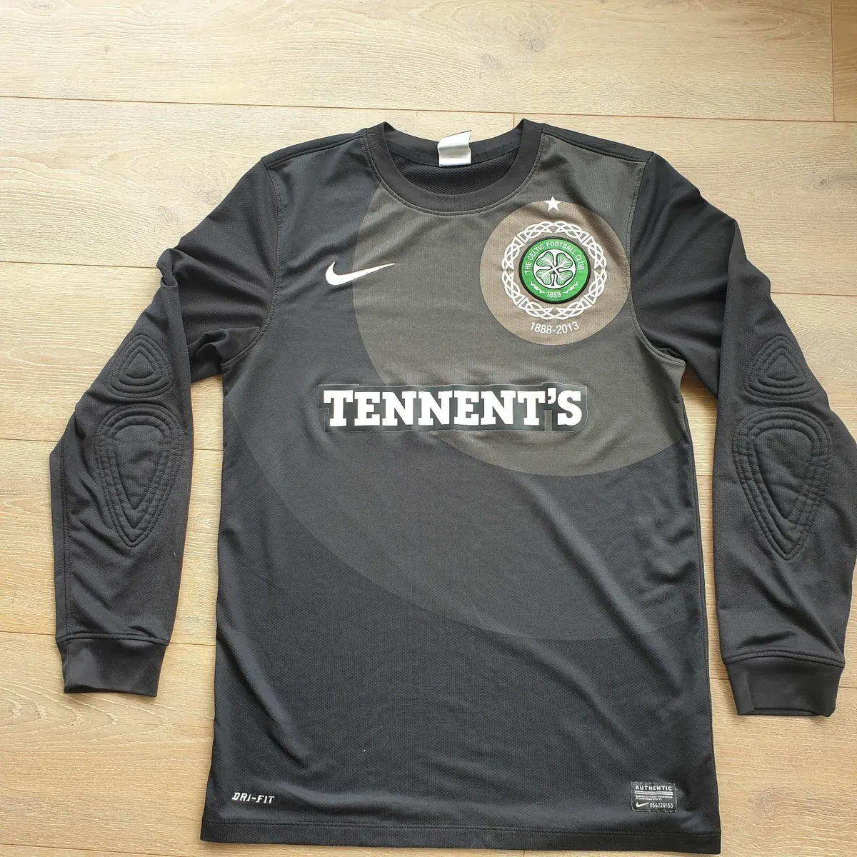 Celtic 125th Anniversary goalkeeper away shirt - Image 3