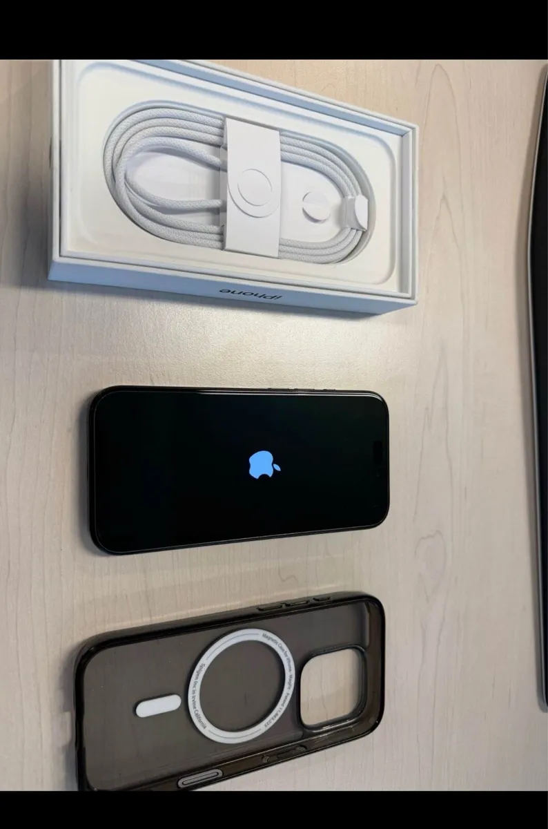 iPhone 16 Pro - Image 3