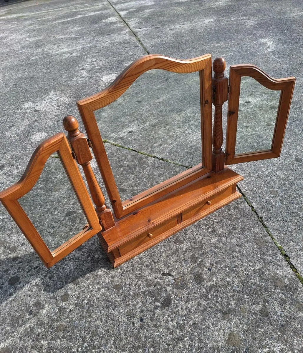 Lovely triptych crutch mirror - Image 1