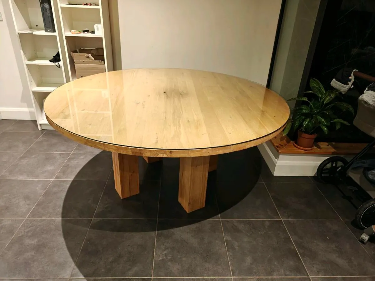 Solid oak dining table - Image 1