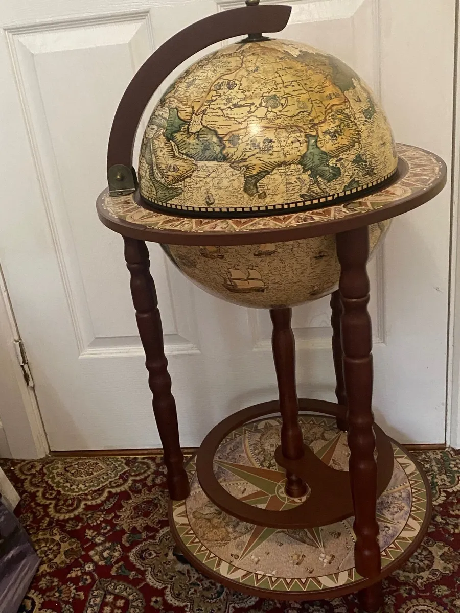 Globe drinks trolly - Image 1