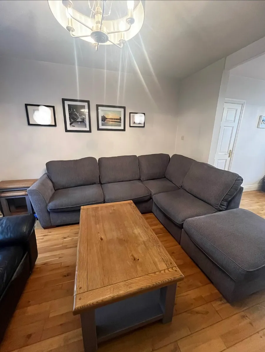 Couch & table - Image 1