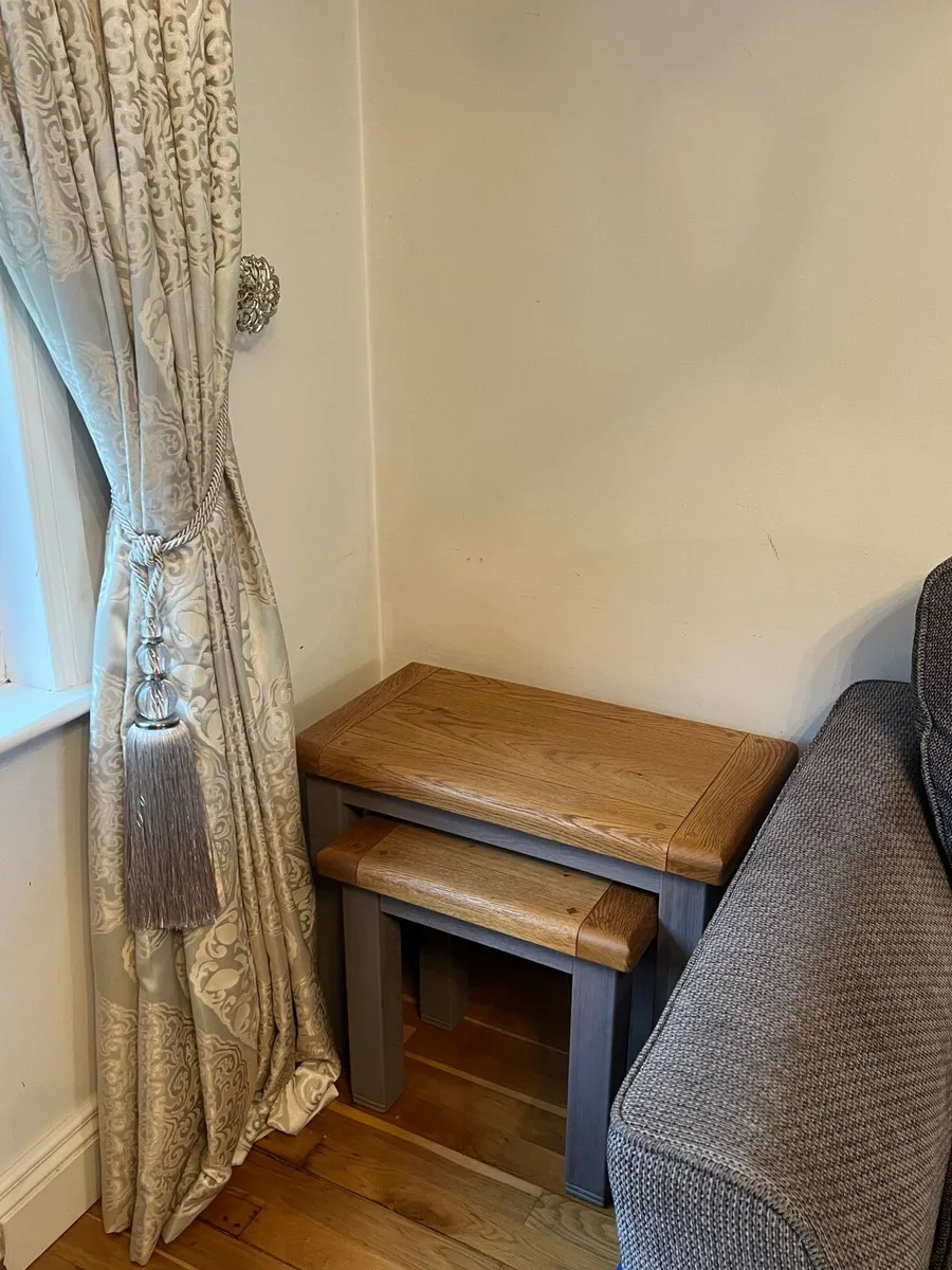 Couch & table - Image 2