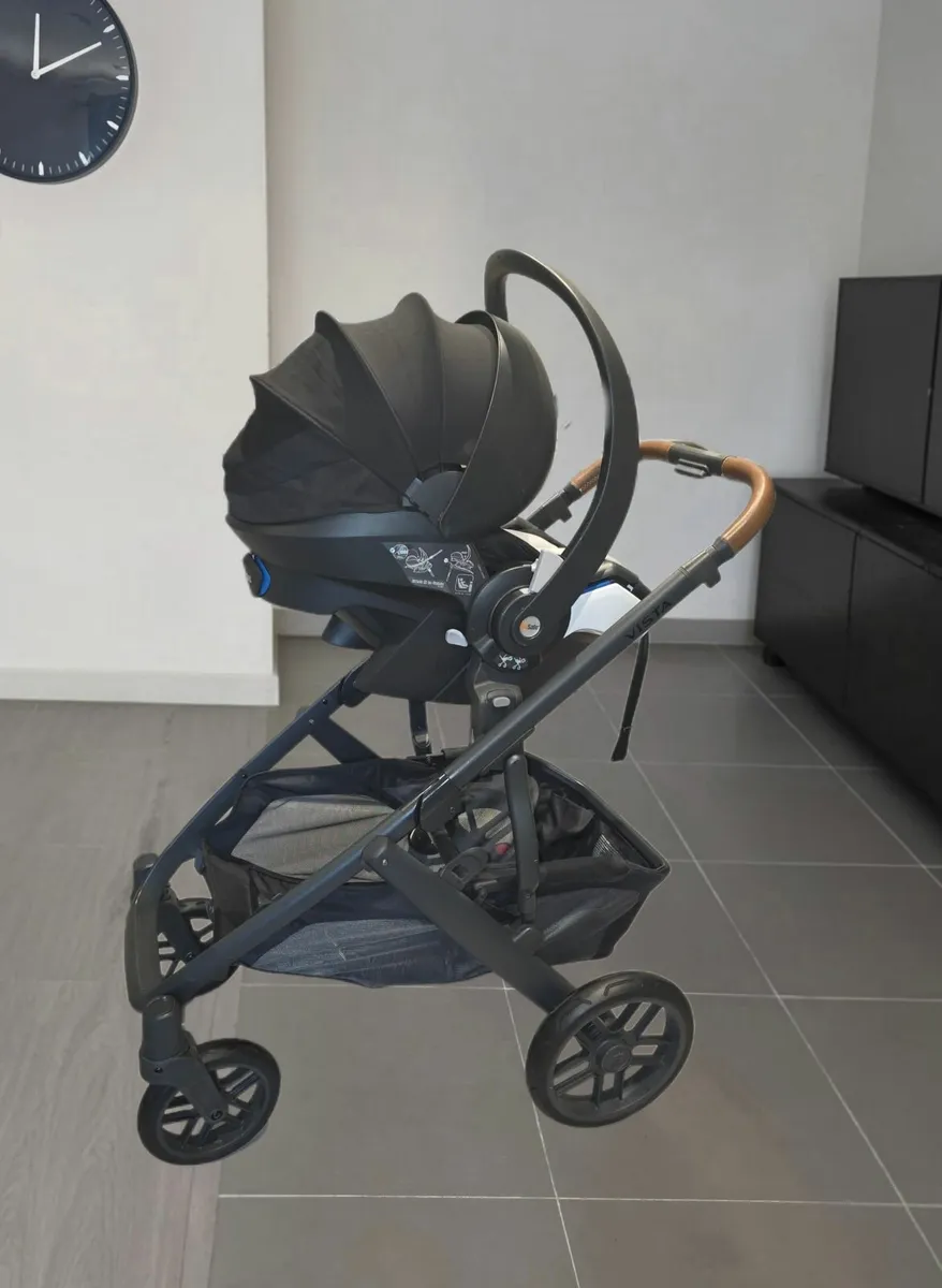 Uppababy vista v2 car seat isofix base - Image 4