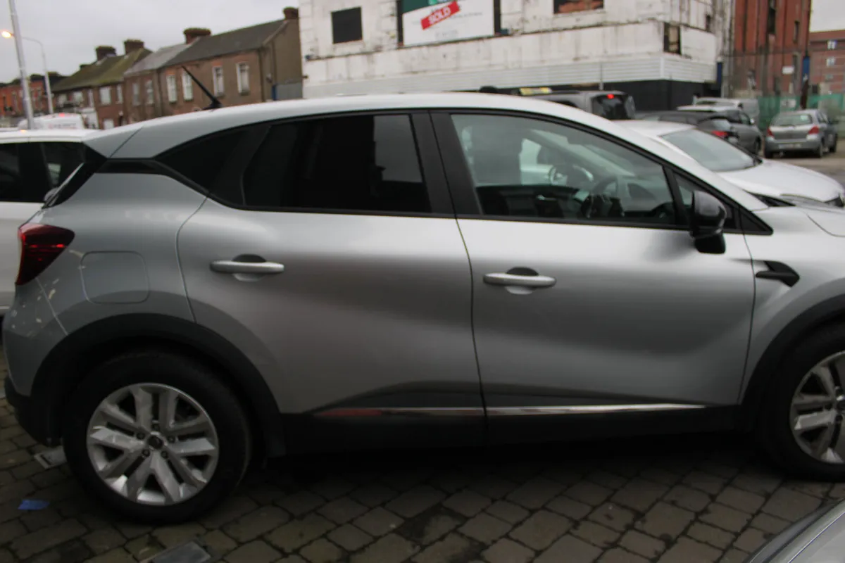 Renault Captur PLAY 1.5 DCI COMMERCIAL VAN 2021 - Image 2