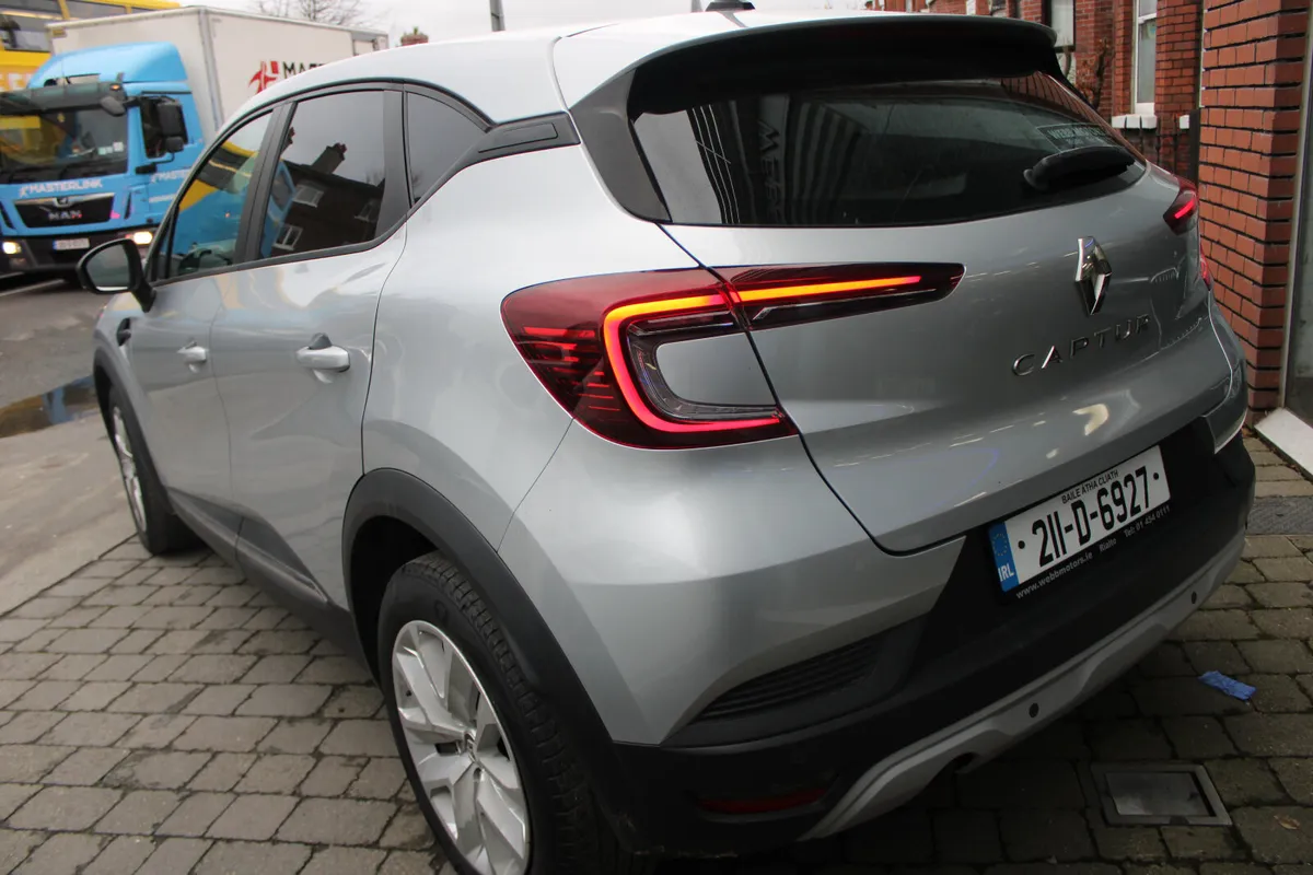 Renault Captur PLAY 1.5 DCI COMMERCIAL VAN 2021 - Image 4