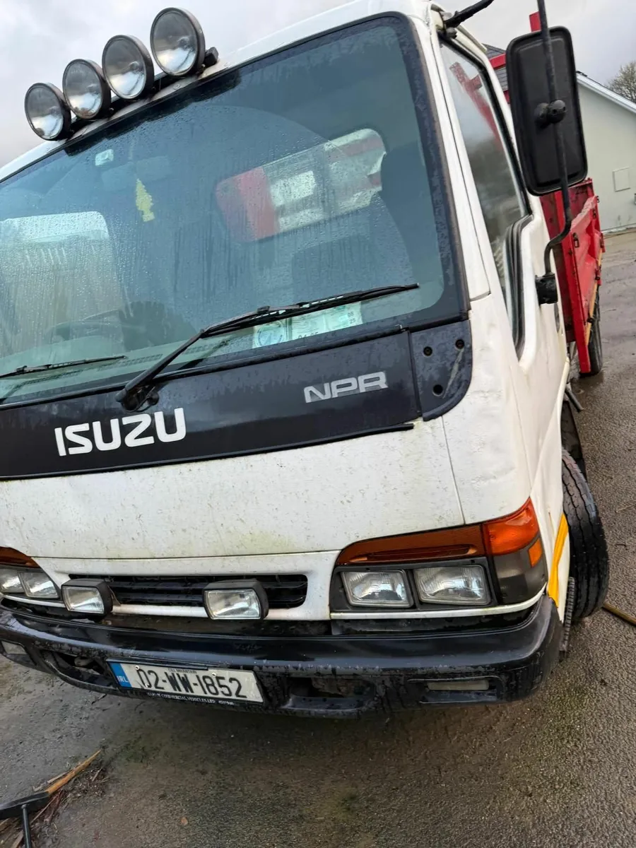 Isuzu NPR 2002 - Image 1