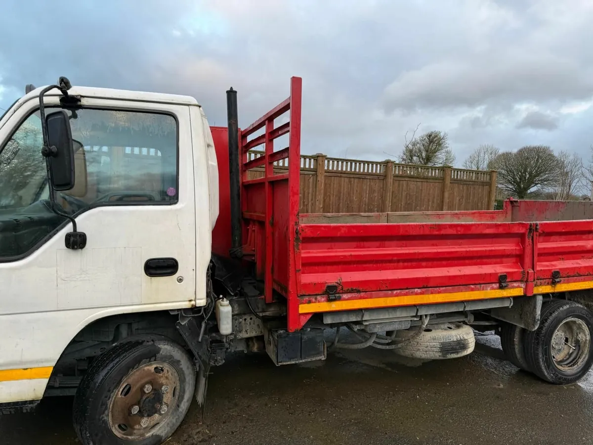 Isuzu NPR 2002 - Image 2