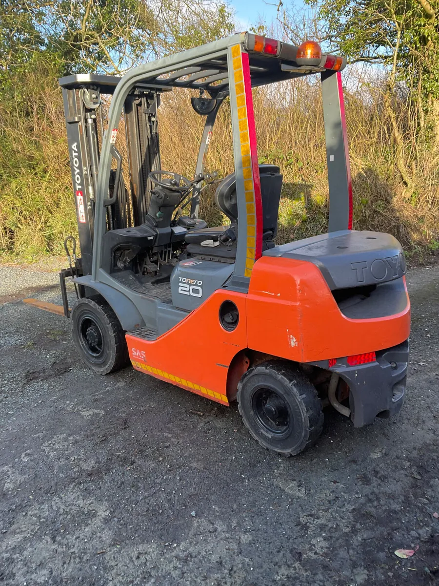 FORKLIFT - Image 1