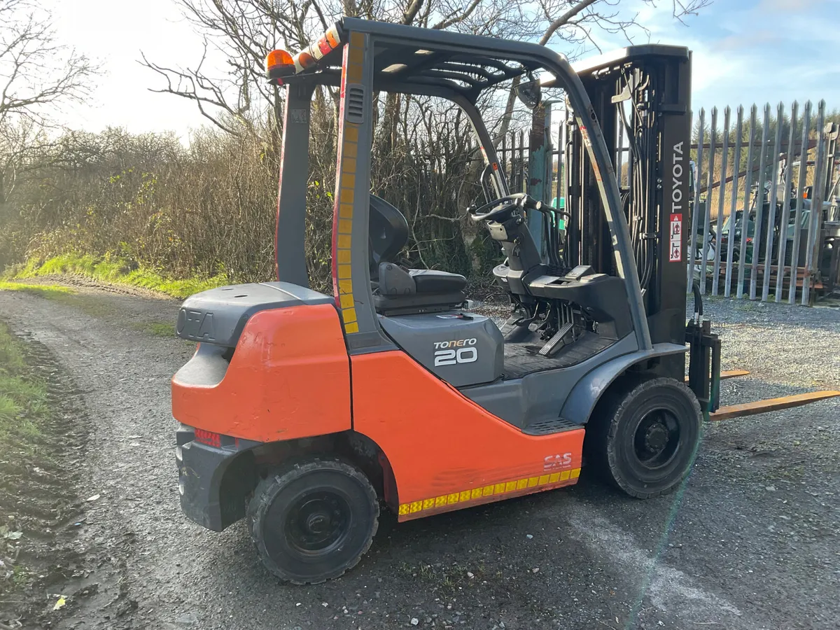 FORKLIFT - Image 4
