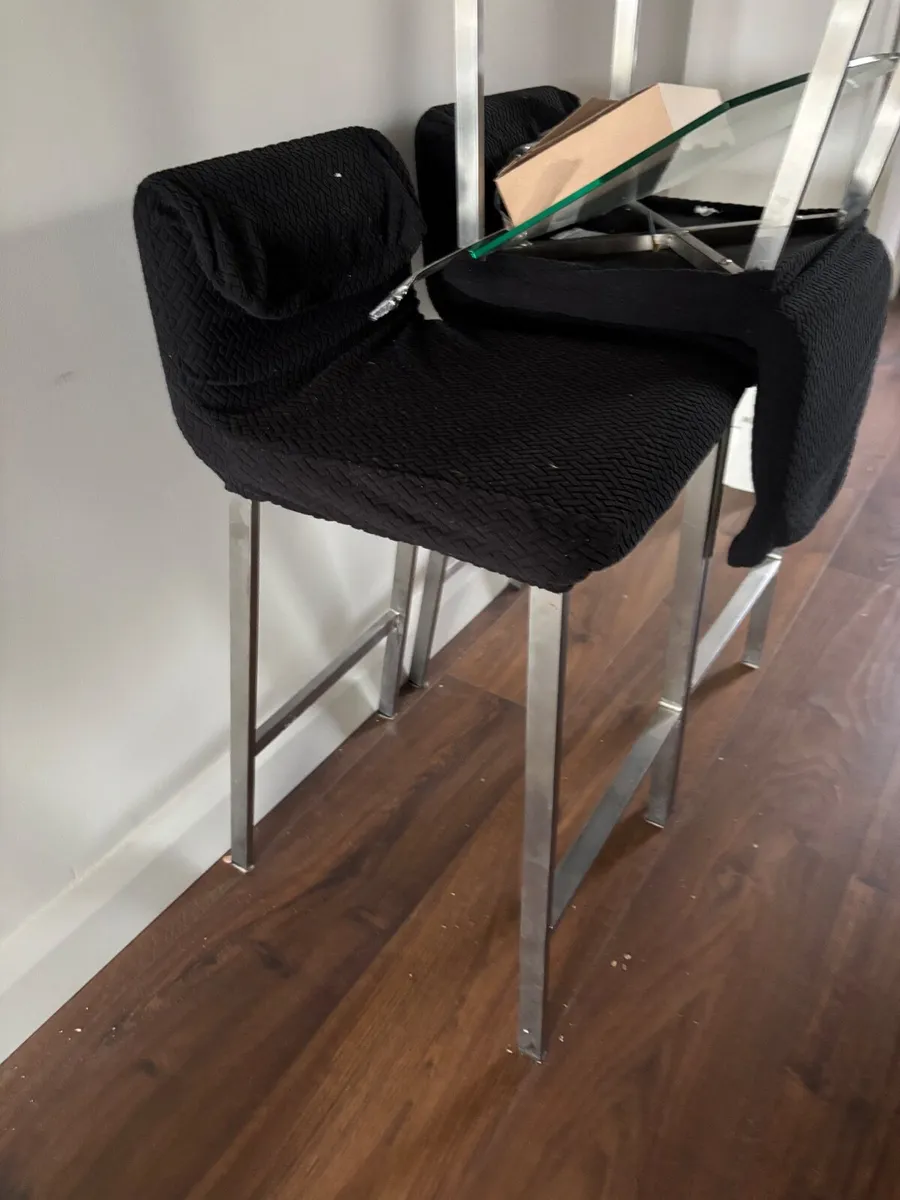 Free ! Kitchen Bar Stools x 4 - Image 1