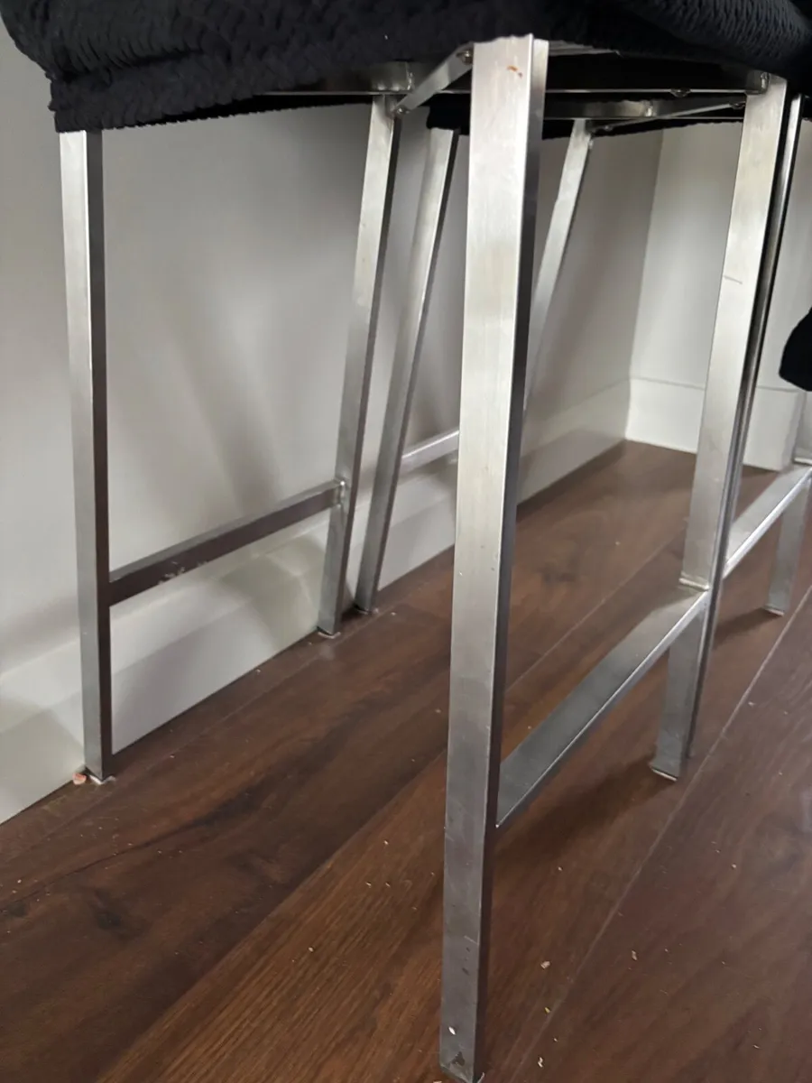 Free ! Kitchen Bar Stools x 4 - Image 3