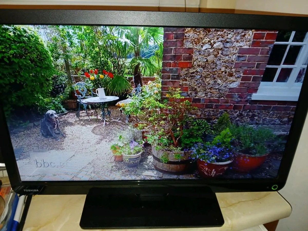 Toshiba 24 inch hdmi Saorview tv. - Image 2