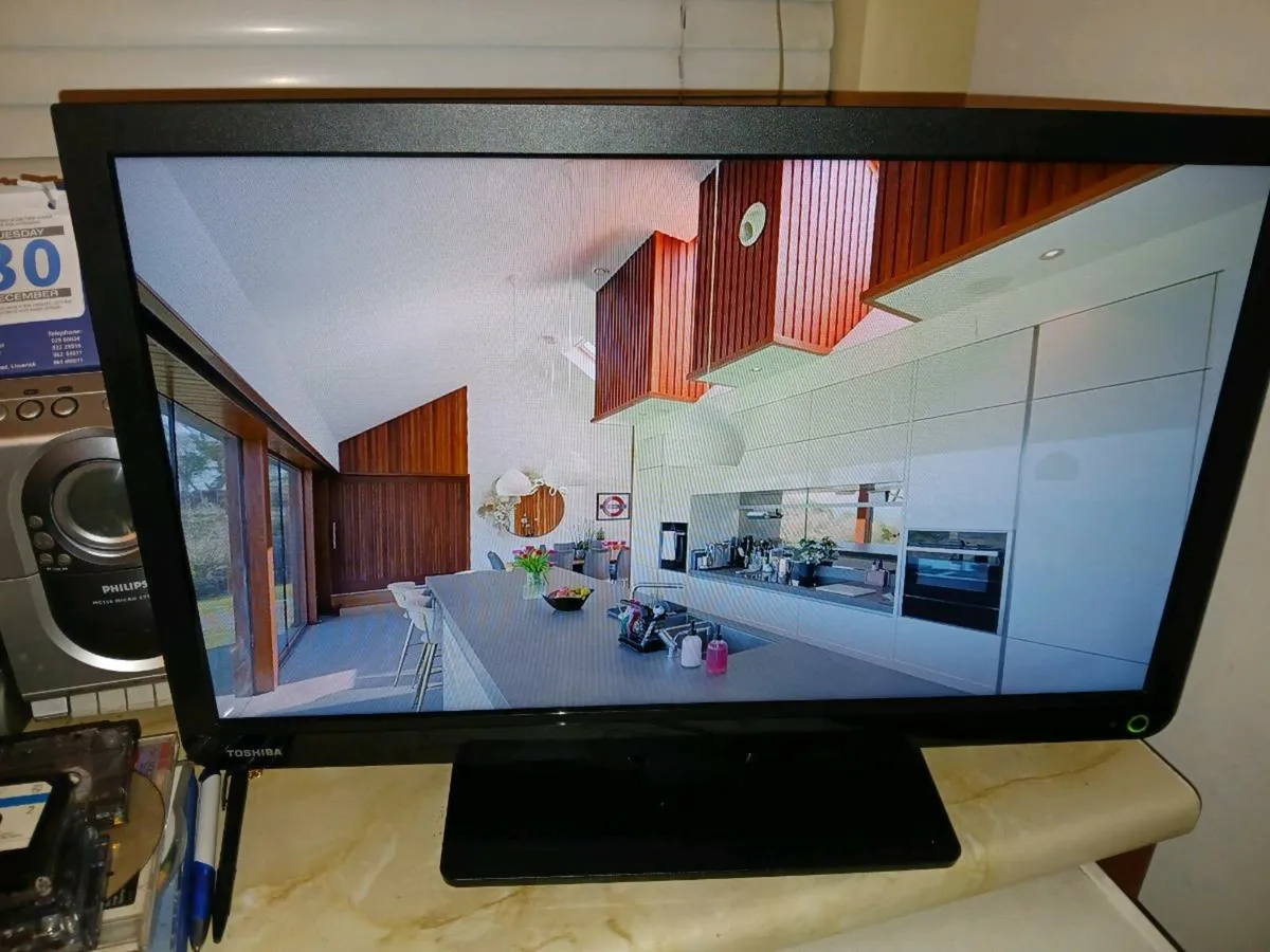 Toshiba 24 inch hdmi Saorview tv. - Image 3