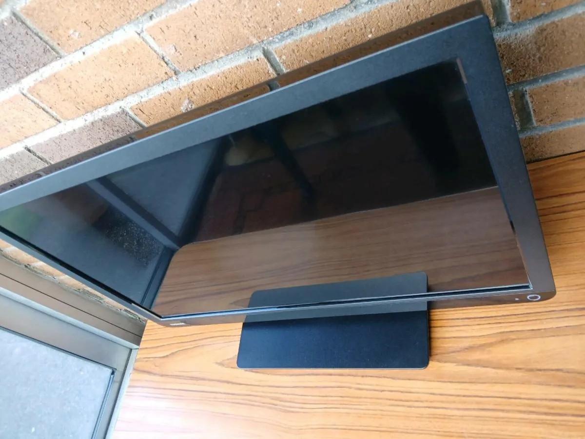 Toshiba 24 inch hdmi Saorview tv. - Image 4