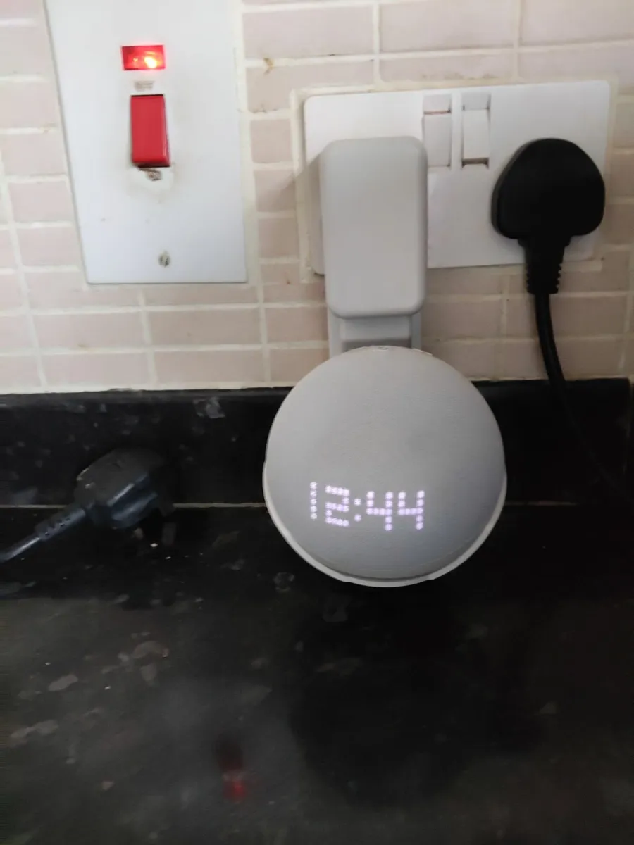 Alexa echo dot series 5 - Image 1