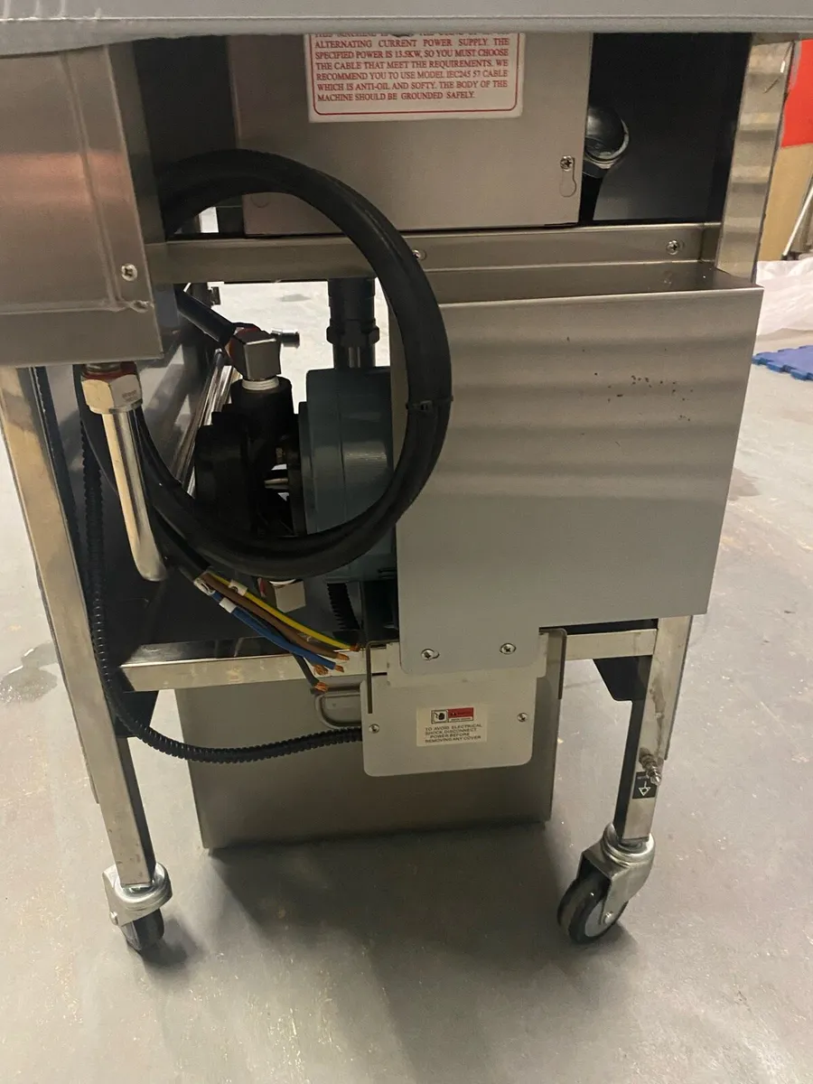 Freestanding electric pressure fryer 24 ltr - Image 4