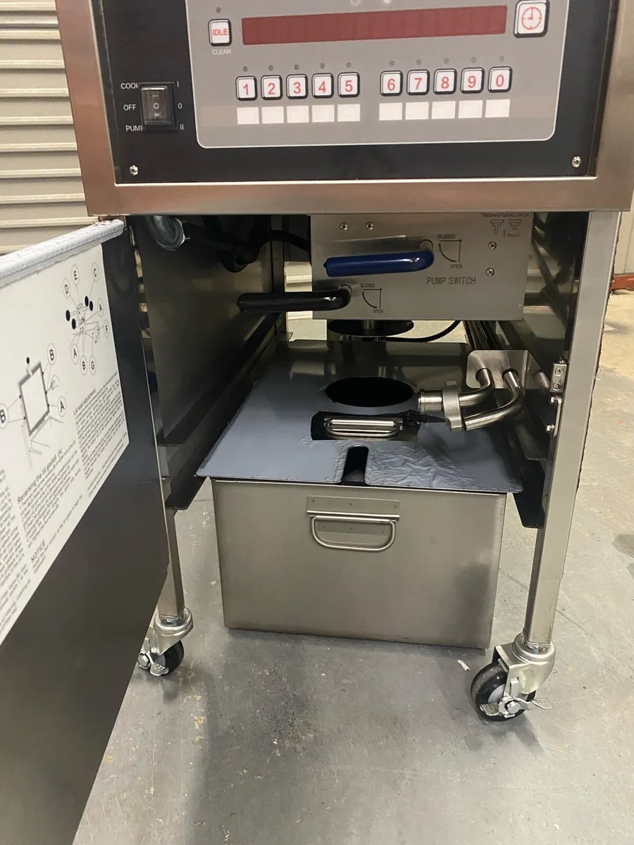Freestanding electric pressure fryer 24 ltr - Image 3