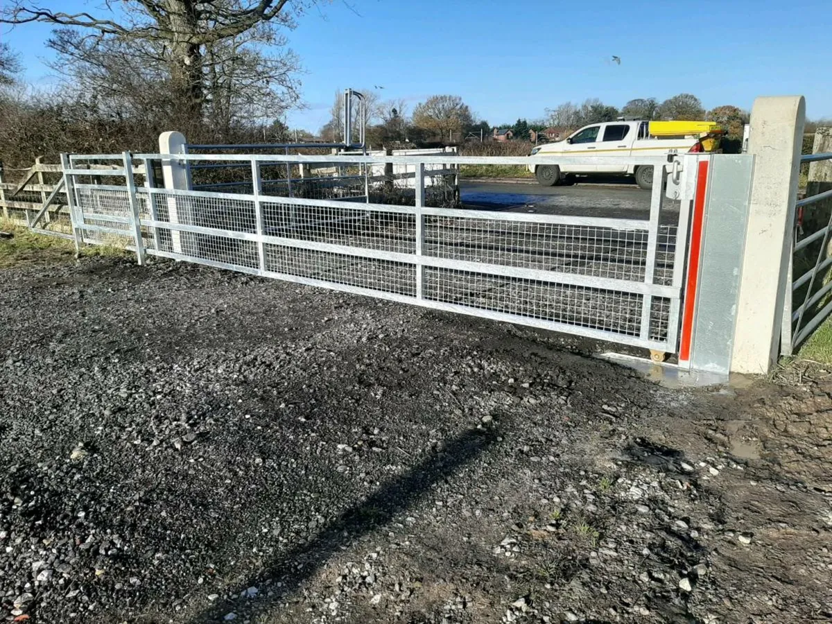 Sliding field/entrance gates - Image 1